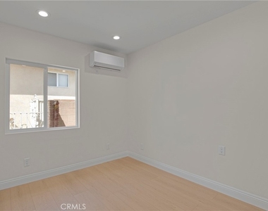 19651 Friar Street - Photo Thumbnail 8