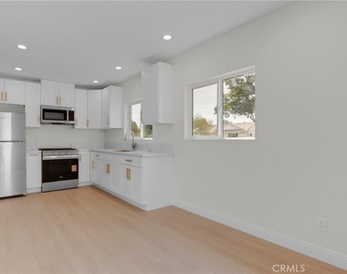 19651 Friar Street - Photo Thumbnail 5