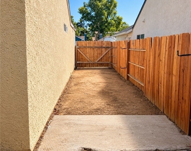 45909 Desert Springs - Photo Thumbnail 11