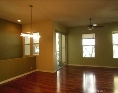 732 W 1st Street - Photo Thumbnail 14