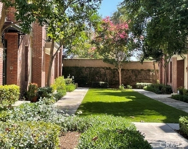 732 W 1st Street - Photo Thumbnail 22
