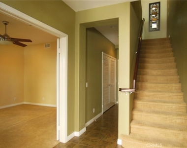 732 W 1st Street - Photo Thumbnail 7