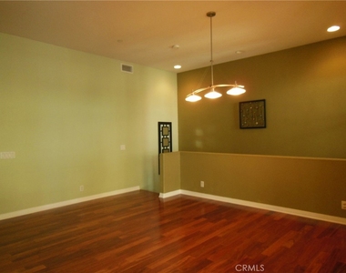 732 W 1st Street - Photo Thumbnail 8