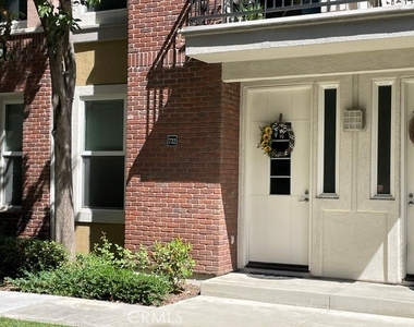 732 W 1st Street - Photo Thumbnail 2