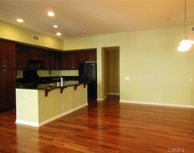 732 W 1st Street - Photo Thumbnail 12