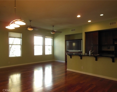 732 W 1st Street - Photo Thumbnail 13