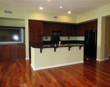 732 W 1st Street - Photo Thumbnail 11