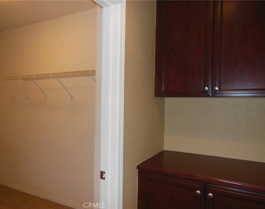 732 W 1st Street - Photo Thumbnail 18