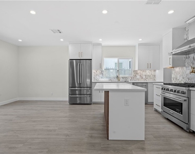 1230 Spazier Avenue - Photo Thumbnail 28