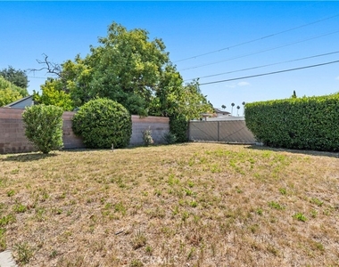 1230 Spazier Avenue - Photo Thumbnail 30