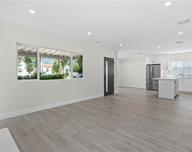 1230 Spazier Avenue - Photo Thumbnail 7