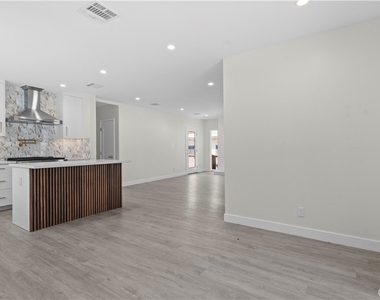 1230 Spazier Avenue - Photo Thumbnail 9