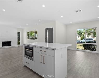 1230 Spazier Avenue - Photo Thumbnail 14