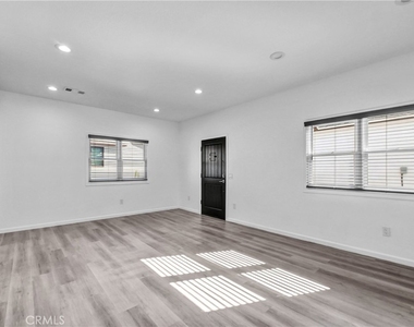 696 E 9th - Photo Thumbnail 3