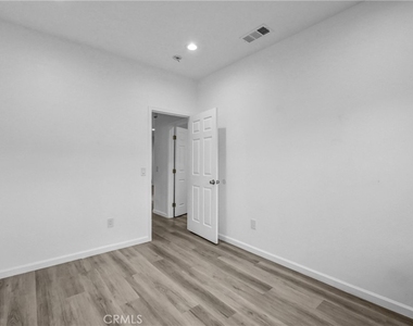 696 E 9th - Photo Thumbnail 18
