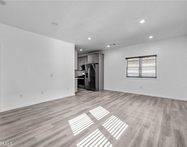 696 E 9th - Photo Thumbnail 4