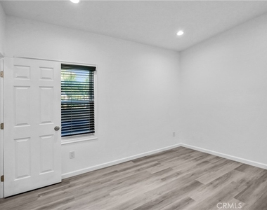 696 E 9th - Photo Thumbnail 9