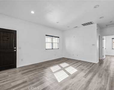 696 E 9th - Photo Thumbnail 5
