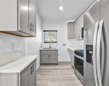 696 E 9th - Photo Thumbnail 6