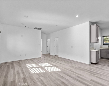 696 E 9th - Photo Thumbnail 2