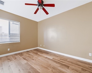 1833 English Oak Way - Photo Thumbnail 18