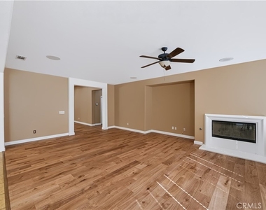 1833 English Oak Way - Photo Thumbnail 3