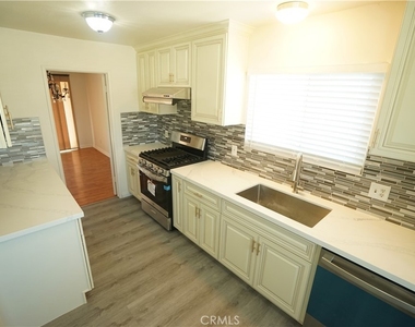 19524 Gravina Street - Photo Thumbnail 9