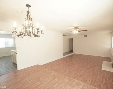 19524 Gravina Street - Photo Thumbnail 3