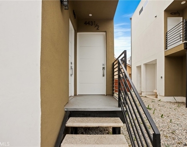 449 N Heliotrope Drive - Photo Thumbnail 18