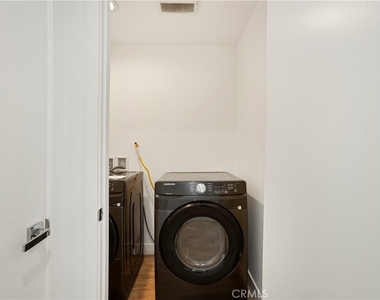 449 N Heliotrope Drive - Photo Thumbnail 3