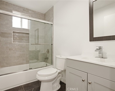 449 N Heliotrope Drive - Photo Thumbnail 6