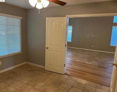 501 Red Rome Ln - Photo Thumbnail 16