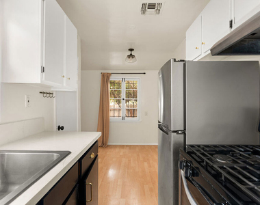 3104 Silver Lake Boulevard - Photo Thumbnail 5
