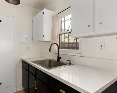 3104 Silver Lake Boulevard - Photo Thumbnail 4