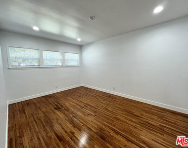 11768 Gateway Boulevard - Photo Thumbnail 9