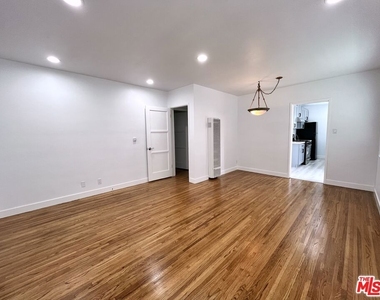 11768 Gateway Boulevard - Photo Thumbnail 5