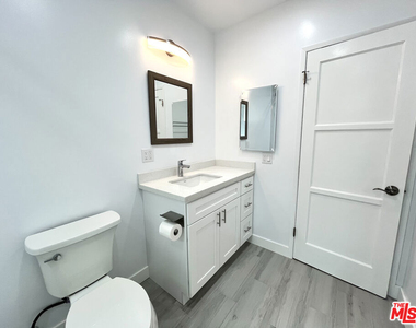 11768 Gateway Boulevard - Photo Thumbnail 12