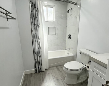 11768 Gateway Boulevard - Photo Thumbnail 11