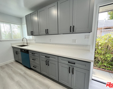 11768 Gateway Boulevard - Photo Thumbnail 2