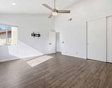 833 N Shadow Lake Drive - Photo Thumbnail 18