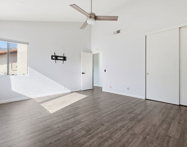 833 N Shadow Lake Drive - Photo Thumbnail 17