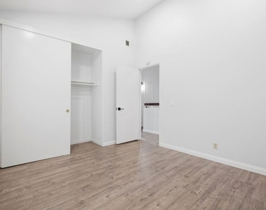 833 N Shadow Lake Drive - Photo Thumbnail 26