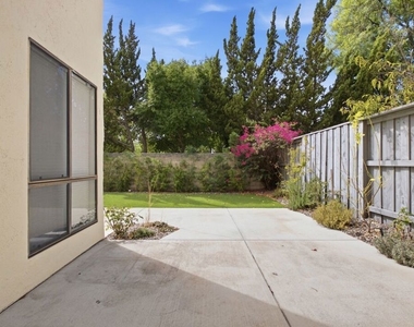 833 N Shadow Lake Drive - Photo Thumbnail 32