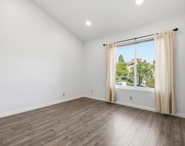 833 N Shadow Lake Drive - Photo Thumbnail 27