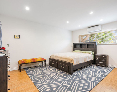 918 17th Street - Photo Thumbnail 9