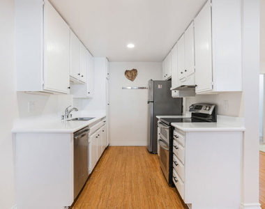 918 17th Street - Photo Thumbnail 6