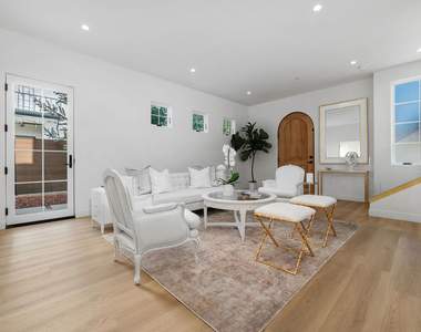 1203 N Vista Street - Photo Thumbnail 5