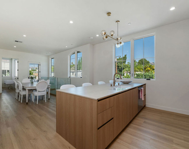 1203 N Vista Street - Photo Thumbnail 15