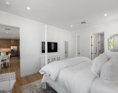 1203 N Vista Street - Photo Thumbnail 29