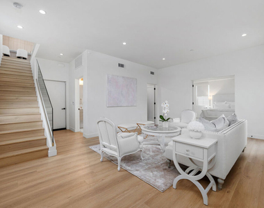 1203 N Vista Street - Photo Thumbnail 4